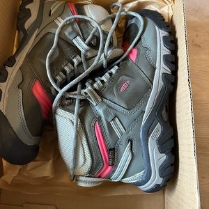 Keen boots
